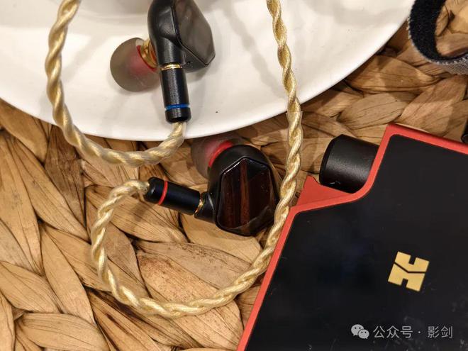 级旗舰动圈：镀金振膜下的卓越音质之旅k8凯发国际TinHiFi T7千元(图1)